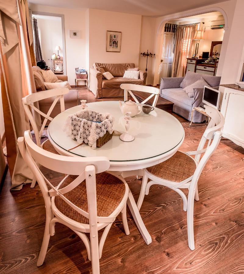 Leone Old Town Apartment *