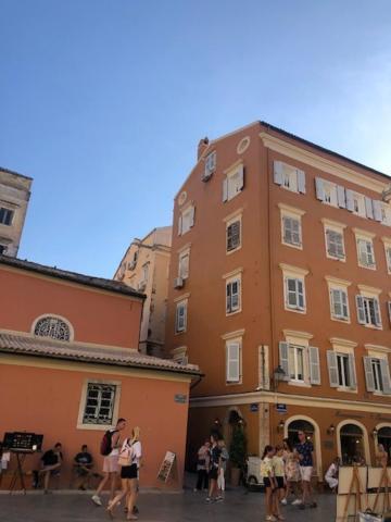 Leone Old Town Apartment