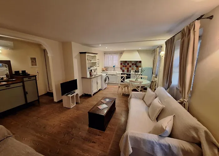 Leone Old Town Apartment